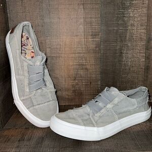 -‎ BLOWFISH Malibu distressed Sneakers- size 8